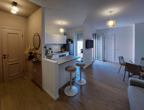 TV and multimedia, Kitchen or kitchenette, Living room