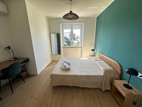 Photo of the whole room, Bedroom, air conditioner