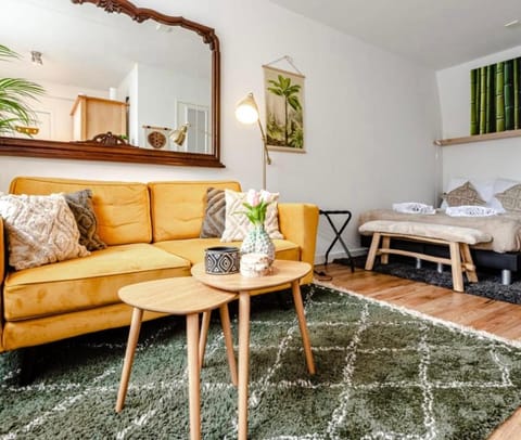 Seating area, Bedroom