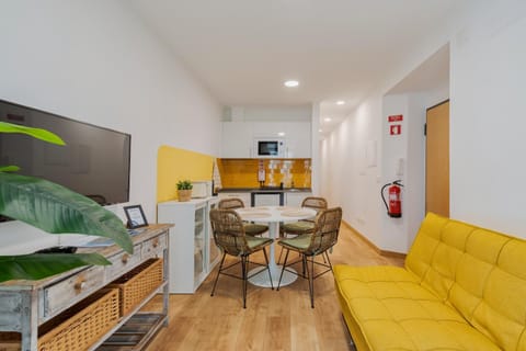 TV and multimedia, Kitchen or kitchenette, Living room, Dining area