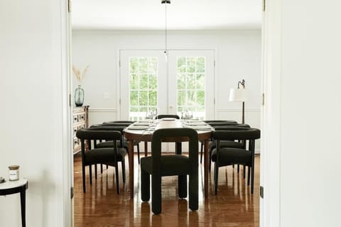 Beautifully Designed 4BR Home Heated Pool HotTub House in Niverville