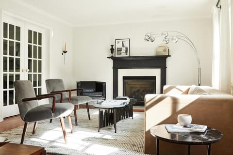 Beautifully Designed 4BR Home Heated Pool HotTub House in Niverville