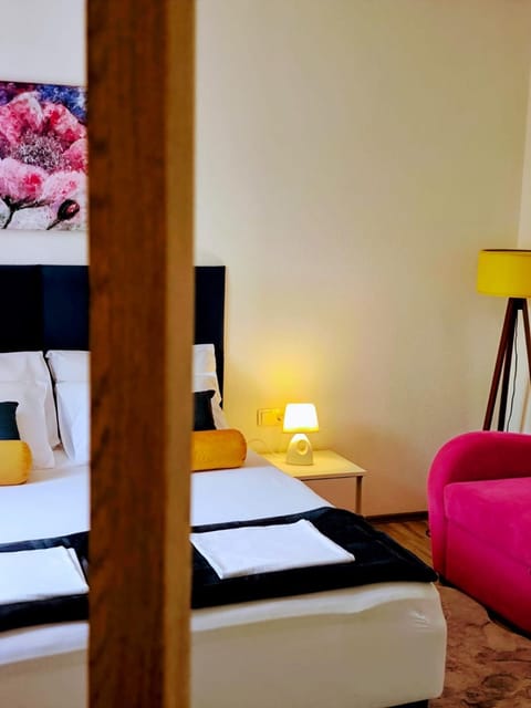 Seating area, Bedroom