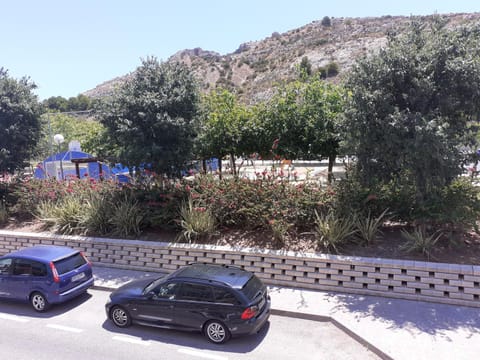 Property building, Neighbourhood, Mountain view, Parking