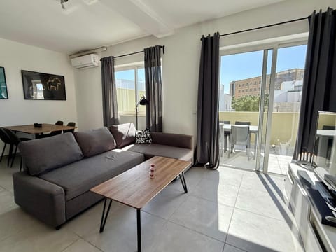 Balcony/Terrace, Living room, Seating area, Dining area