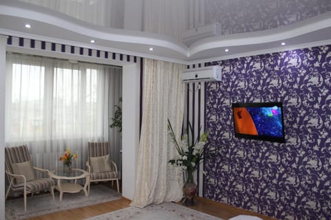 Bed, Photo of the whole room, City view