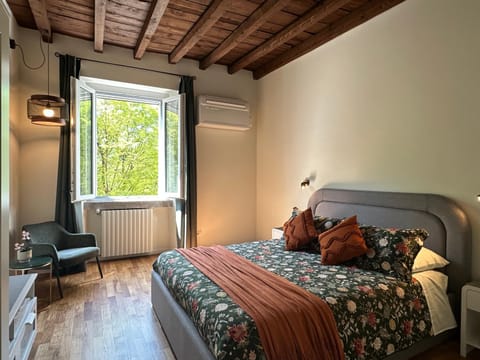 Bed, Bedroom, air conditioner