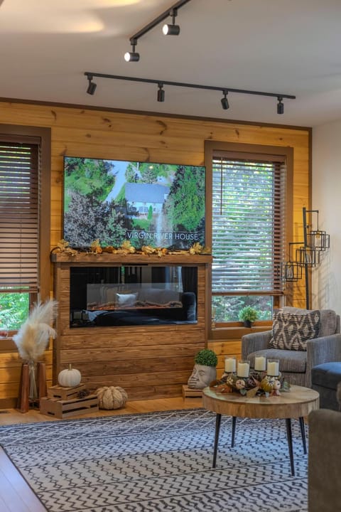 Pocono River front Home near Camelback Resort Villa in Bartonsville