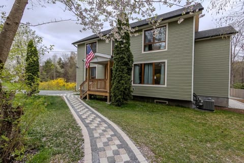 Pocono River front Home near Camelback Resort Villa in Bartonsville