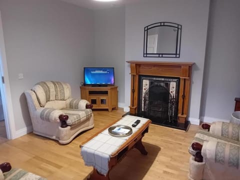 TV and multimedia, Living room, Seating area, fireplace