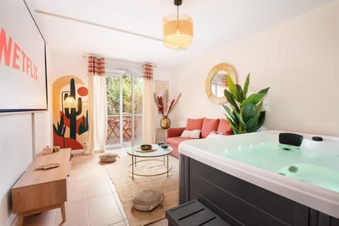 Hot Tub, Living room