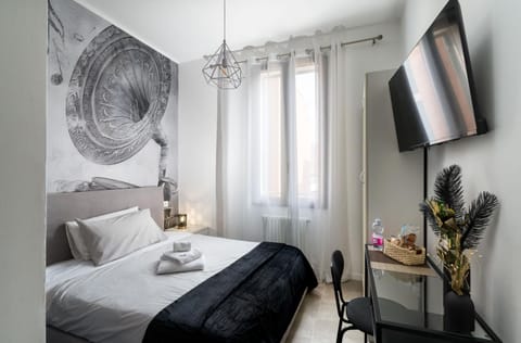 Bed, TV and multimedia, Bedroom, towels, wardrobe, air conditioner