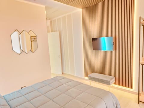 Bed, TV and multimedia, Photo of the whole room, Bedroom, wardrobe