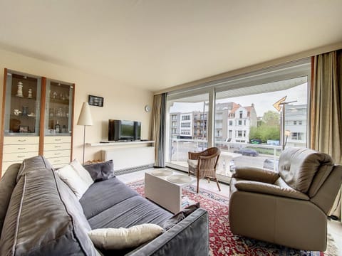 Communal lounge/ TV room, TV and multimedia, Living room, Seating area