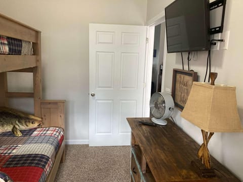 51 The Anchor House in Weiss Lake