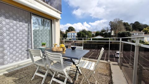Property building, Patio, Day, View (from property/room), Balcony/Terrace, Dining area
