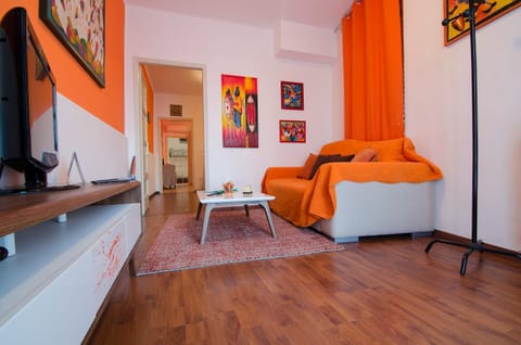 TV and multimedia, Living room, Seating area, Evening entertainment