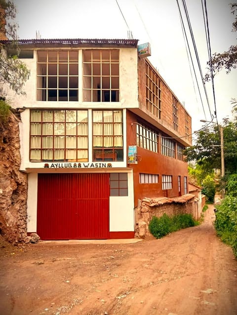 Facade/entrance
