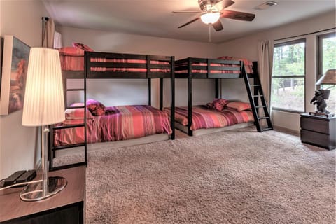 Bedroom, bunk bed