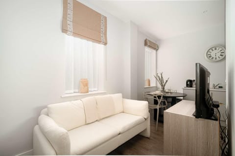 Modern Studio Apartment in Waterloo Liverpool Apartment in England