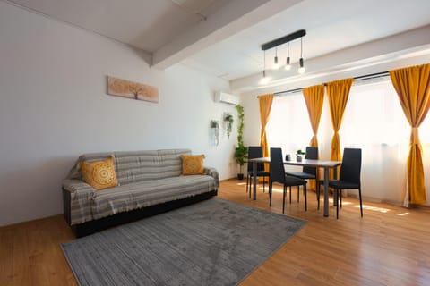 Living room, Seating area, Dining area, air conditioner
