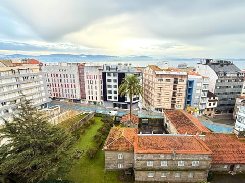 Property building, Nearby landmark, Day, Neighbourhood, Natural landscape, Bird's eye view, City view, City view, Sea view, Street view, Location, Parking