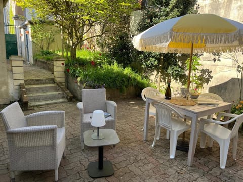 Patio, Garden, Dining area, Garden view