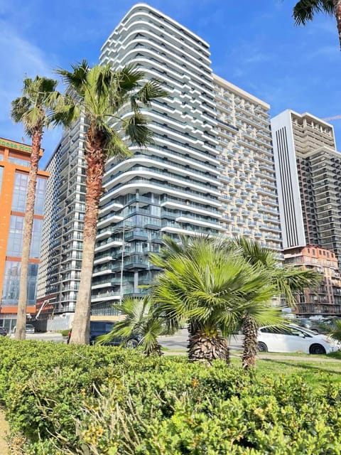 Property building, Day, Location