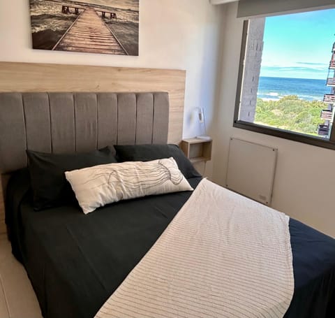 Photo of the whole room, Sea view