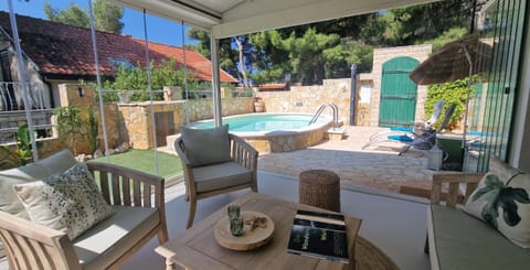 Seating area, Swimming pool, sunbed