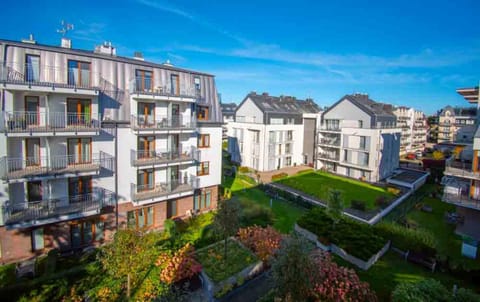 City view, Garden view, Street view, Location