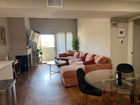Charming West Hollywood Apartment Apartment in West Hollywood