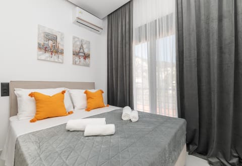 Bed, Photo of the whole room, Bedroom, towels, air conditioner