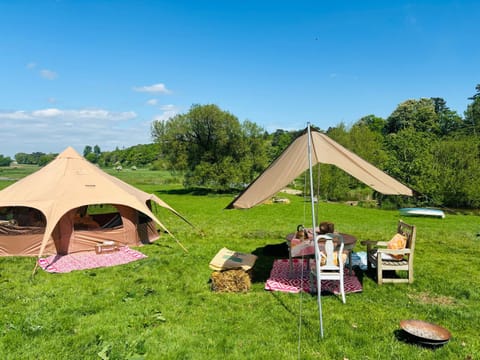 Property building, Spring, Day, Natural landscape, View (from property/room), Garden view, Lake view, Landmark view, Landmark view, pet friendly, pet friendly