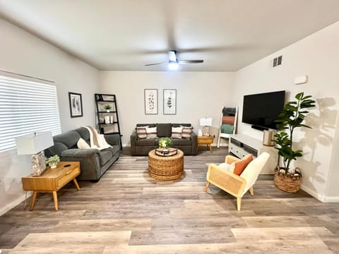 Communal lounge/ TV room, TV and multimedia, Living room, Seating area