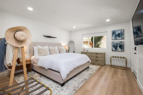 Bed, TV and multimedia, Photo of the whole room, Bedroom, pet friendly