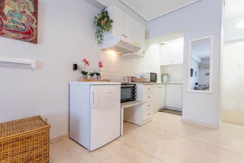 Kitchen or kitchenette, oven