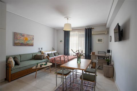 TV and multimedia, Living room, Seating area, Dining area, air conditioner