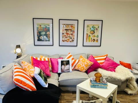 Farm woodland riverview cabin bbq firepit pet friendly Cabin in Hertford