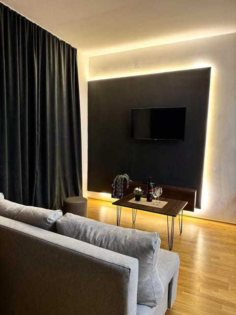 Communal lounge/ TV room, TV and multimedia, Living room, Seating area, Evening entertainment