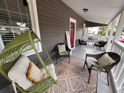 Historic Home in Downtown Greer Shop Eat & Sleep House in Greer