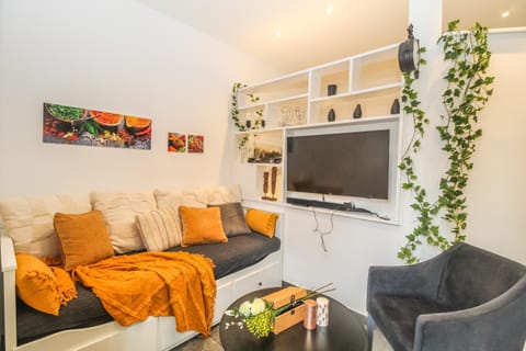 Communal lounge/ TV room, TV and multimedia, Living room, Seating area