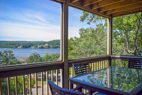 Community Perks Scenic Osage Beach Condo! Apartment in Lake of the Ozarks