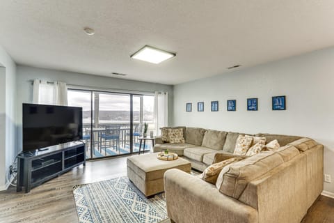 Community Perks Scenic Osage Beach Condo! Apartment in Lake of the Ozarks