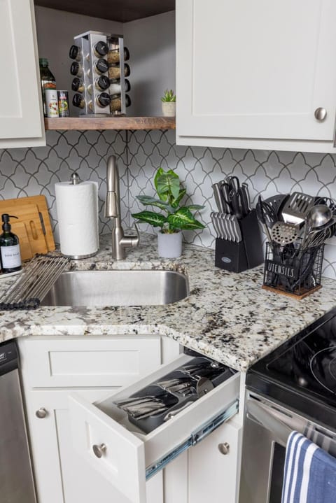 Little Rock - Modern Downtown Retreat House in Little Rock