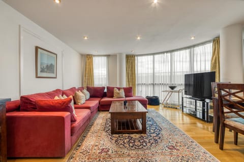 Communal lounge/ TV room, TV and multimedia, Living room, Seating area, Evening entertainment