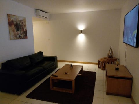Communal lounge/ TV room, TV and multimedia, Living room, air conditioner