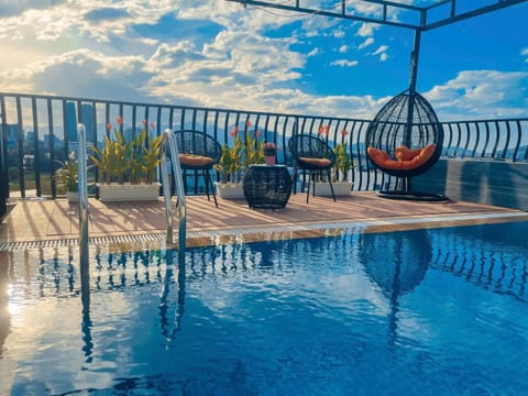Swimming pool, sunbed