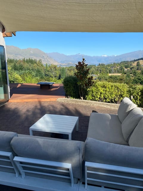 View (from property/room), Balcony/Terrace, Seating area, Mountain view