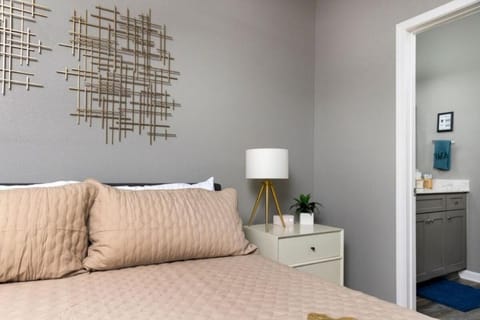 Little Rock Hideaway Cozy, Chic & Convenient House in Little Rock